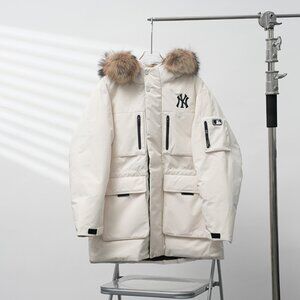 MLB Yankees II White Down Jacket with Large Fur Collar